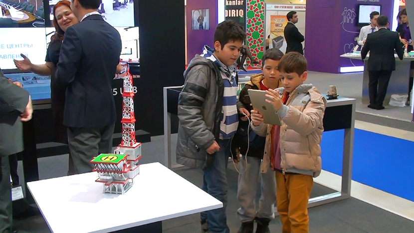 Even the youngest visitors of Bakutel exhibition were eager to try augmented reality.