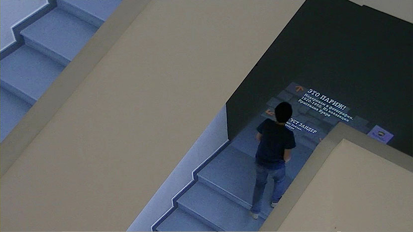 Walking up the stairs, the visitor immediately sees the exhibition on this floor.