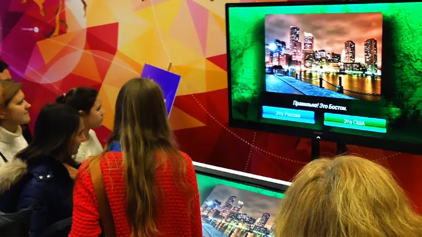 Visitors of the Festival taking part in the interactive quiz.