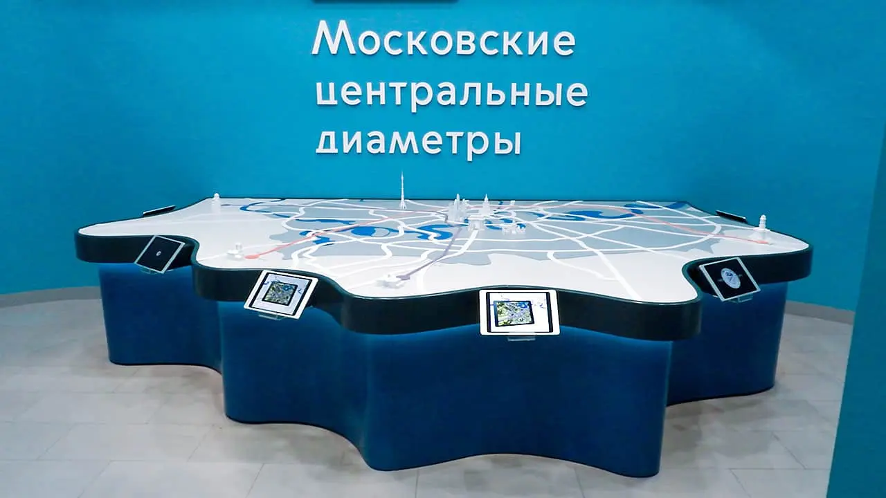 The layout of Moscow shows the lines of the main roads and attractions of the capital.