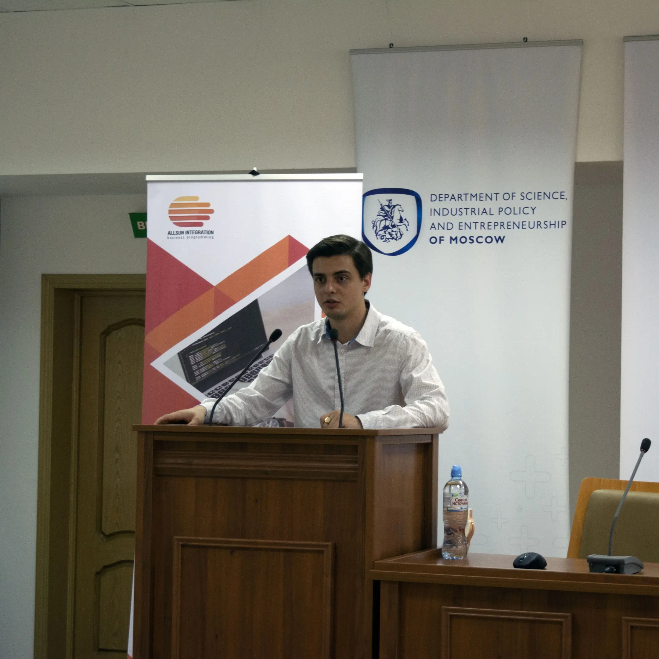 Mikhail Sachkov while giving the lecture.